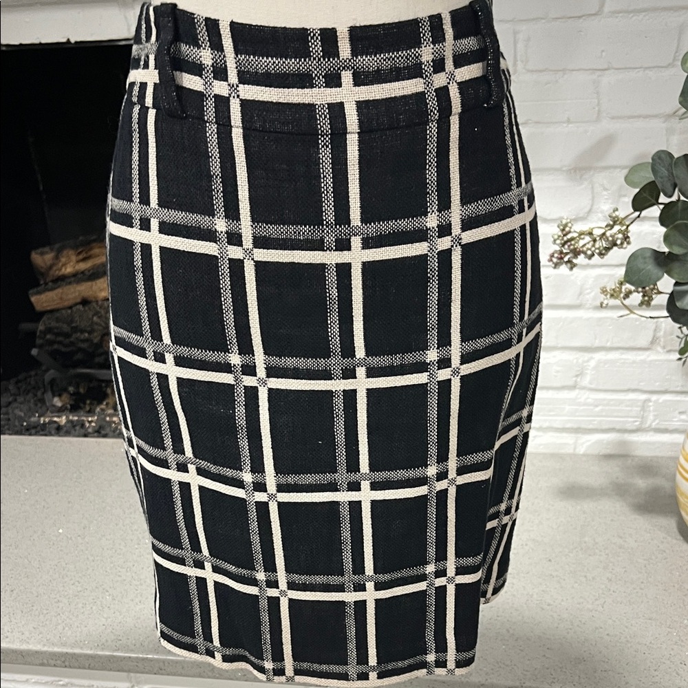 Ann Taylor Black and Cream Checkered Cotton/Linen Pencil Skirt